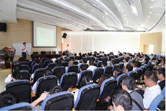 清華大學華宇商學院首期總裁班開課現場