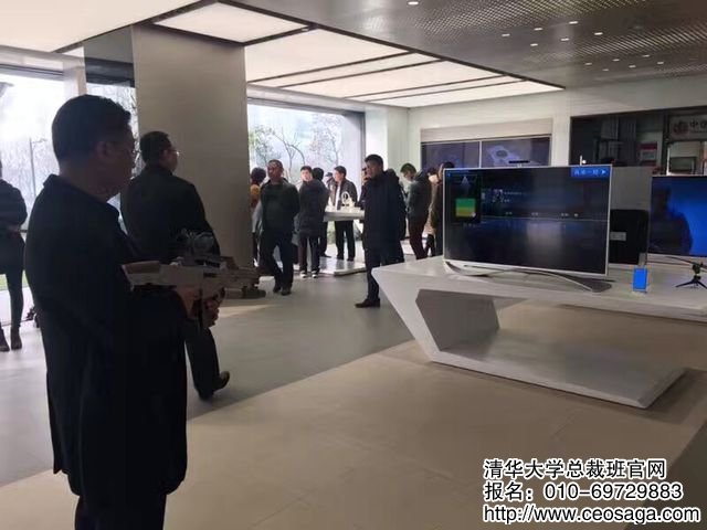 清華大學互聯(lián)時代總裁班同學樂視集團內(nèi)部參觀