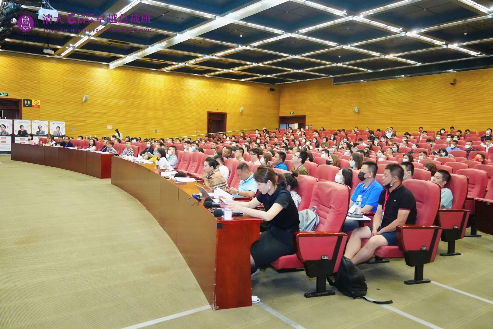 清大工商管理EMBA卓越總裁80班同學上課照片