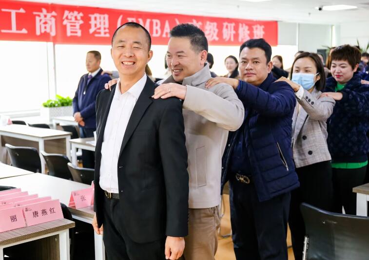 清華大學總裁高級研修班學員上課照片